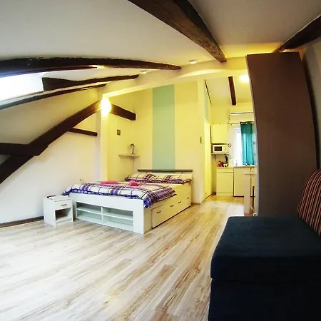 Croparadise Central Apartment Split