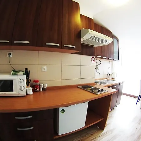 Croparadise Central Apartment Split